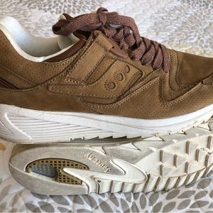 Mens Saucony leather running shoe s70390-2 size US9